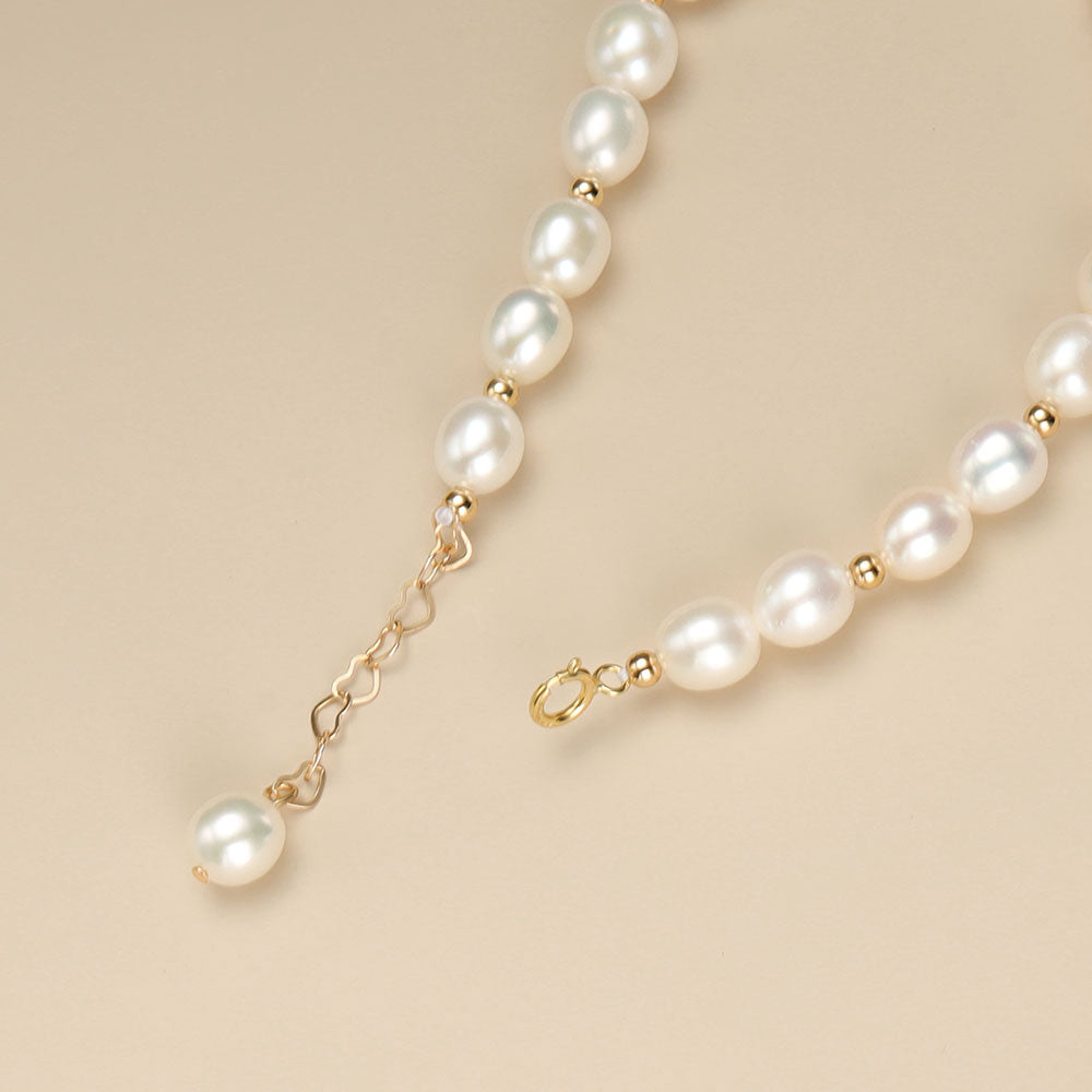 Adjustable spring ring pearl bracelet.