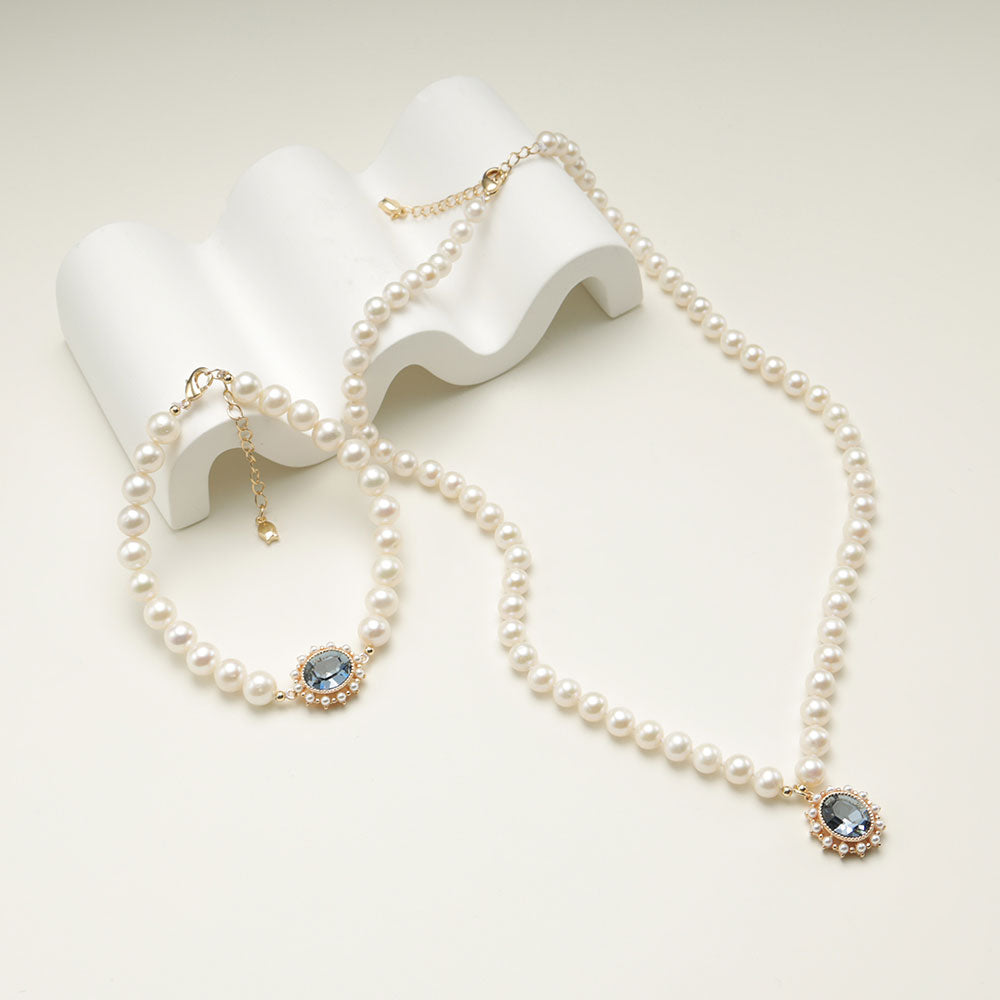 Aquamarine crystal bracelet and necklace.