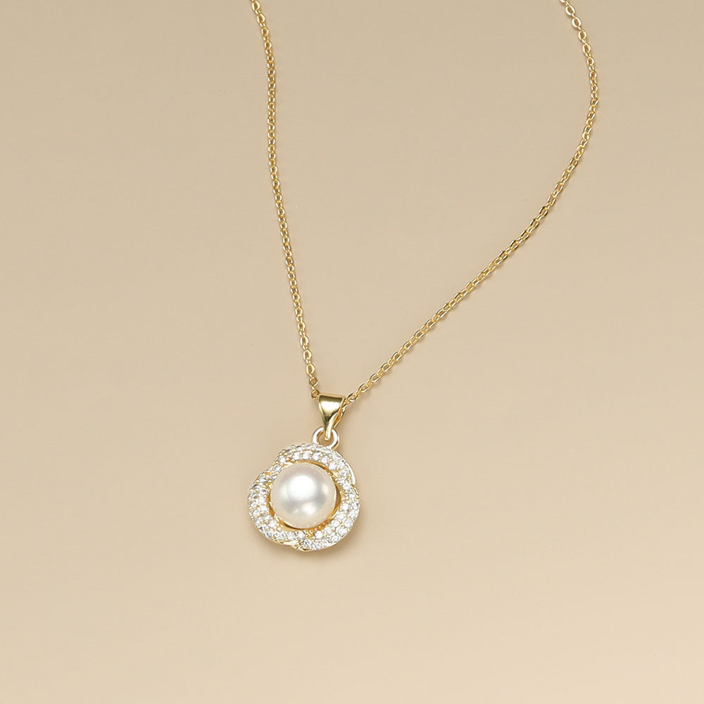 A flower gold pearl pendant.