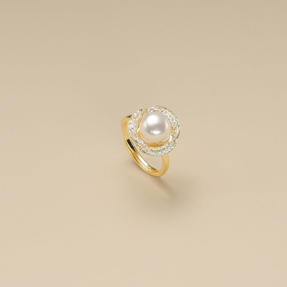 A flower gold pearl ring.