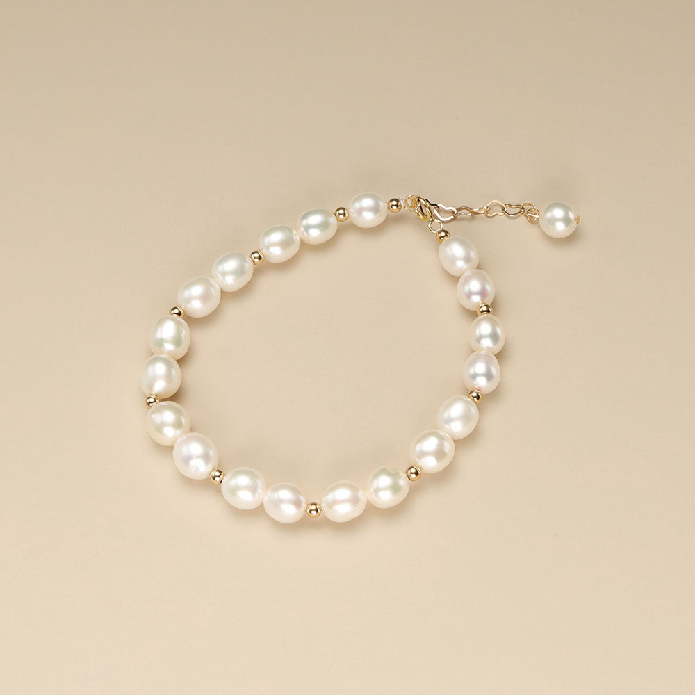 Freshwater pearl bracelet.