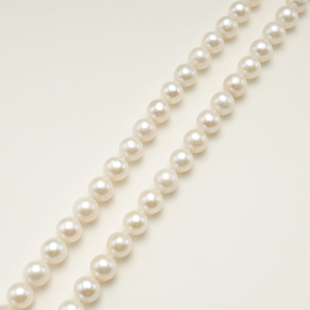 Freshwater round pearl necklace.