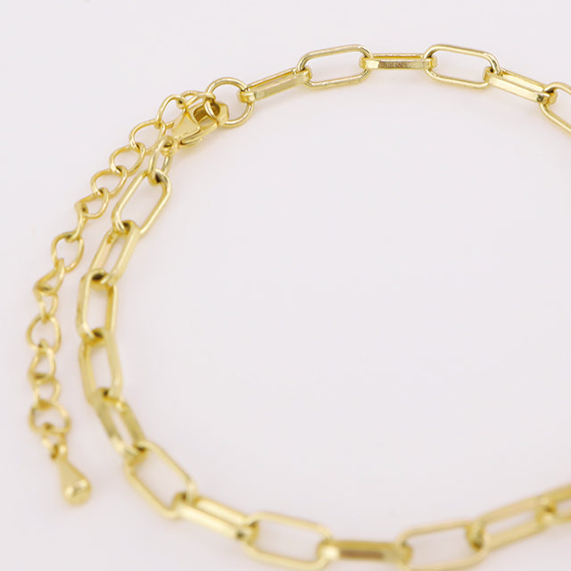 The lobster clasp of gold chain bracelet.