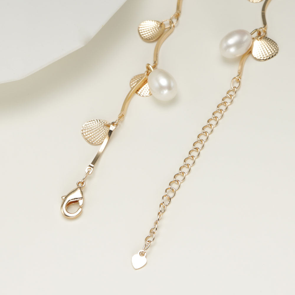 Gold adjustable pearl bracelet.