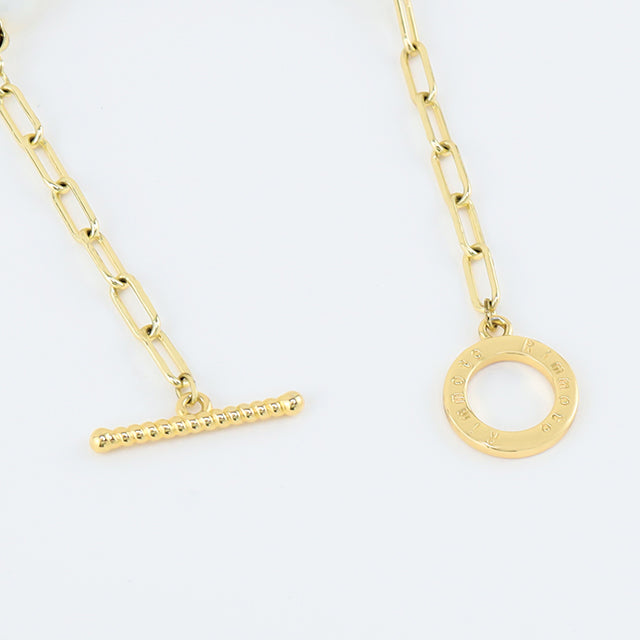 The toggle clasp of gold plated bangle.