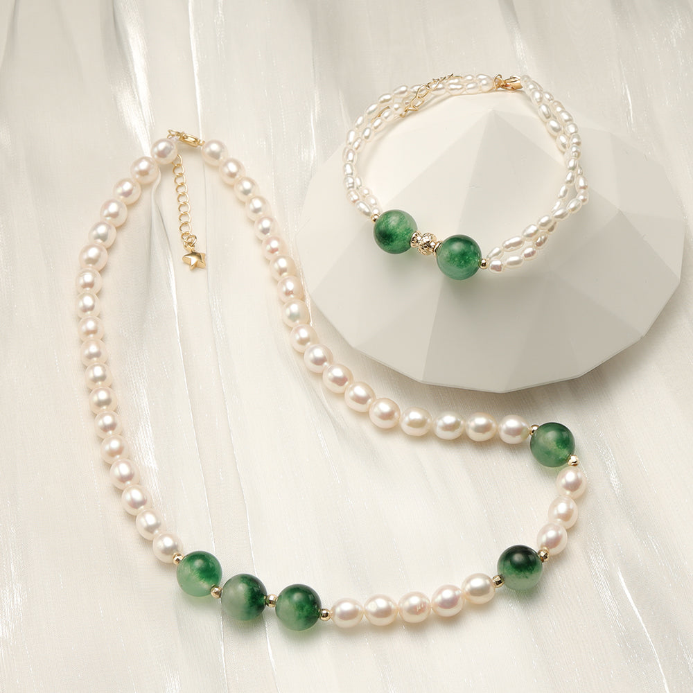 Green stone pearl necklace and bracelet set.