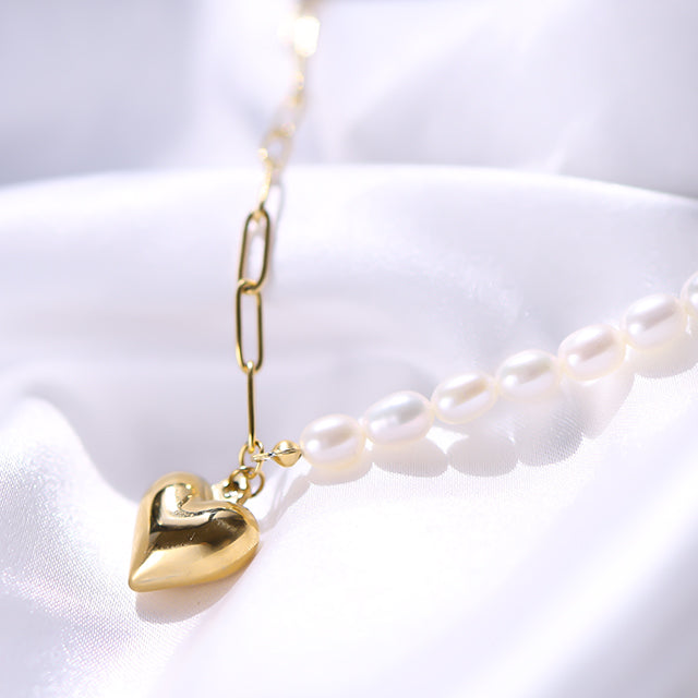 A heart shape pendant with pearl.