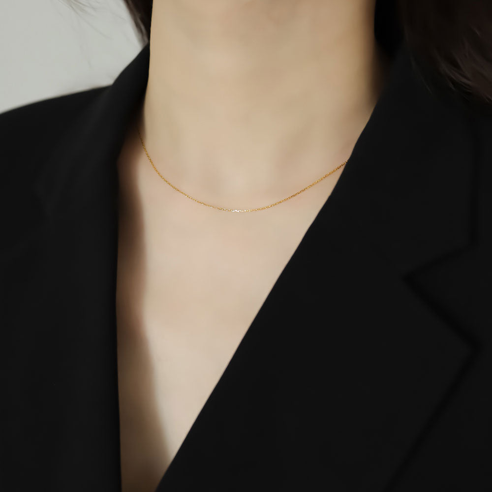 Real gold neck chain for women.