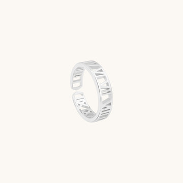 An open ring in silver.