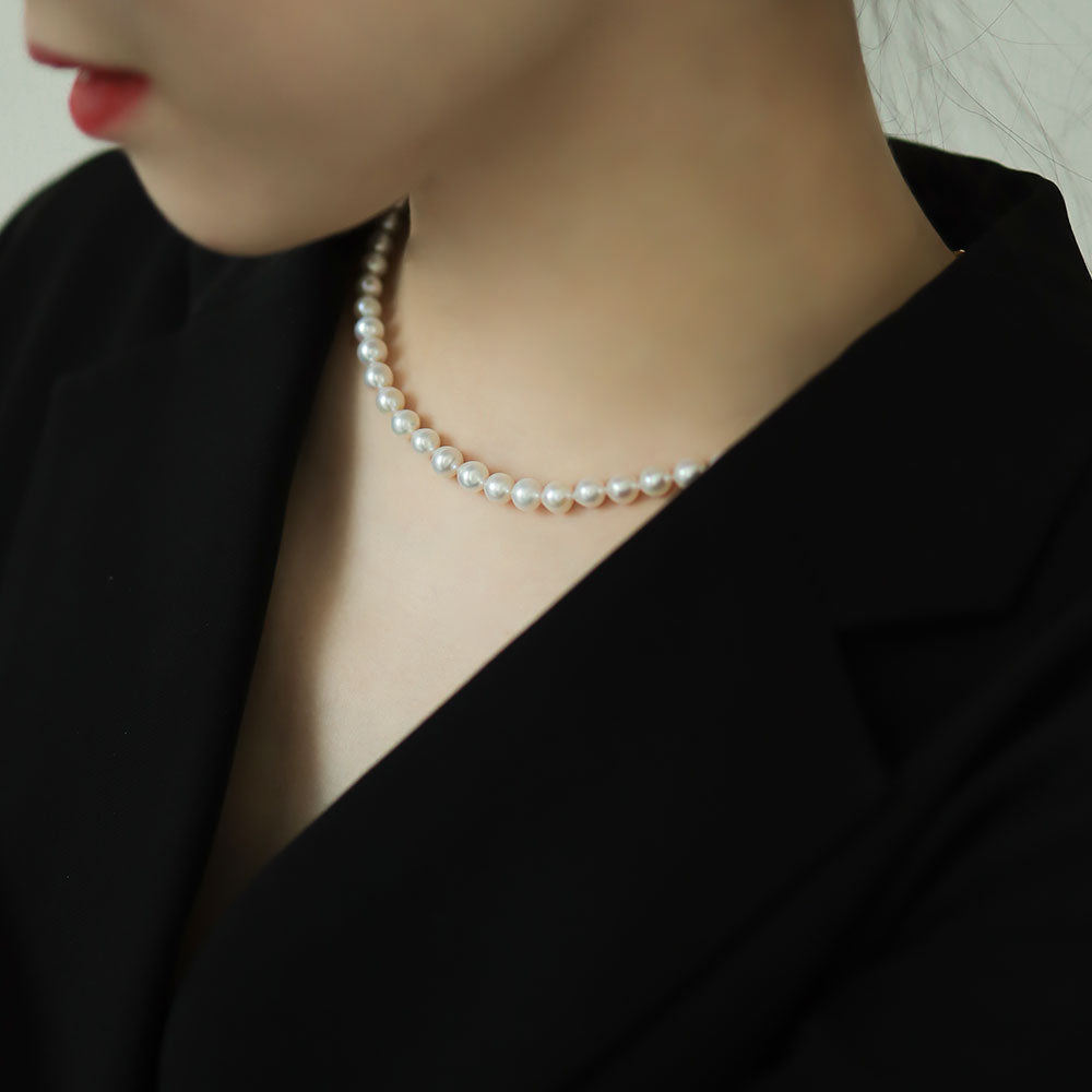 Women wear pearl chain.