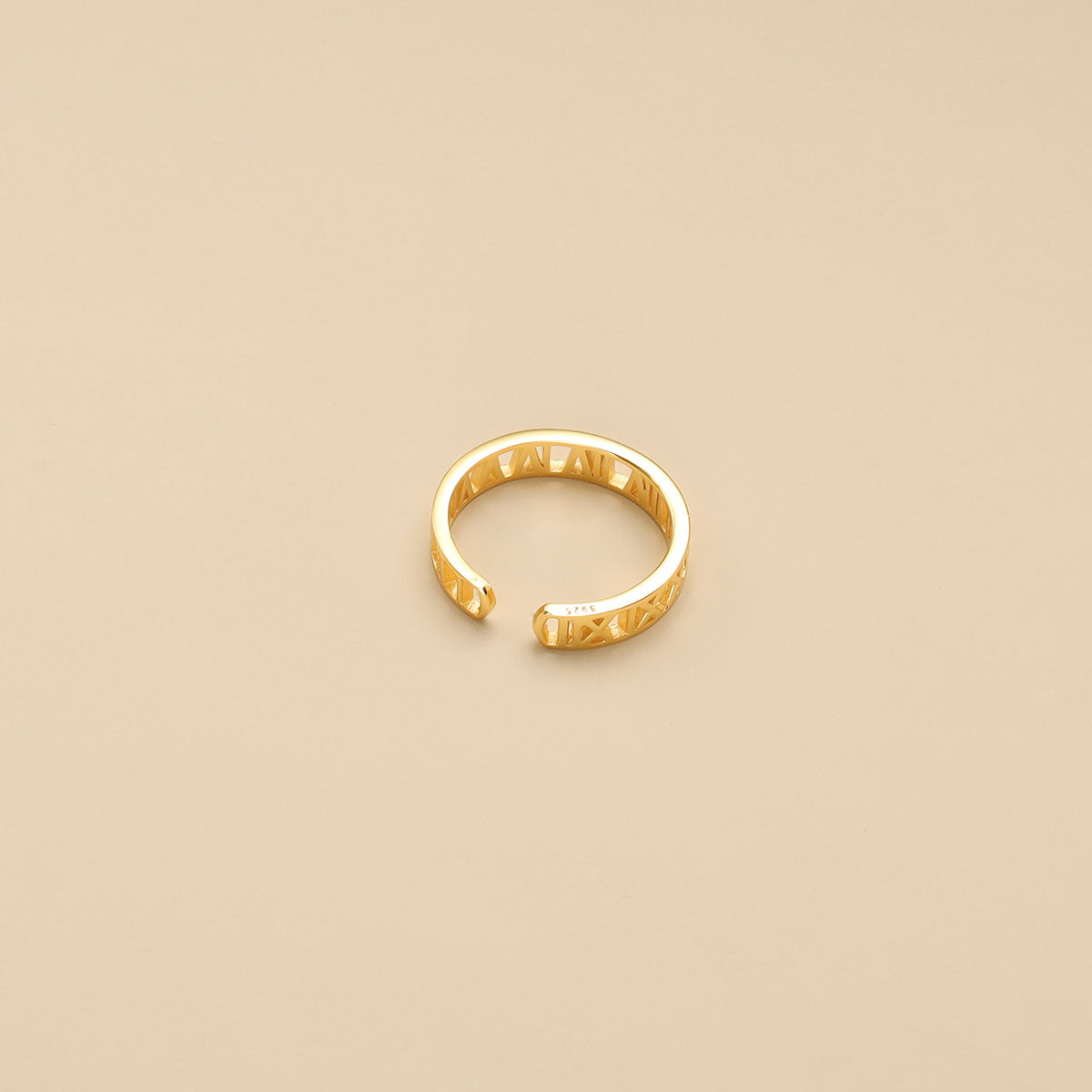 An gold rings that can open.