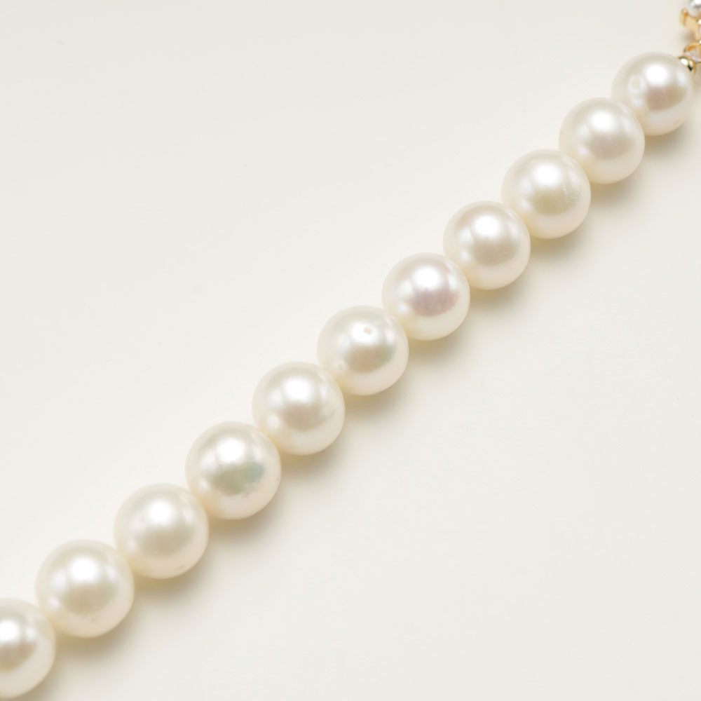 The close shot of round pearl bracelet.