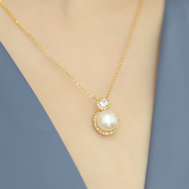 A simple gold necklace on women neck. 