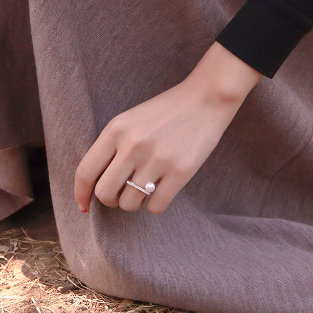 A trendy silver rings for women.