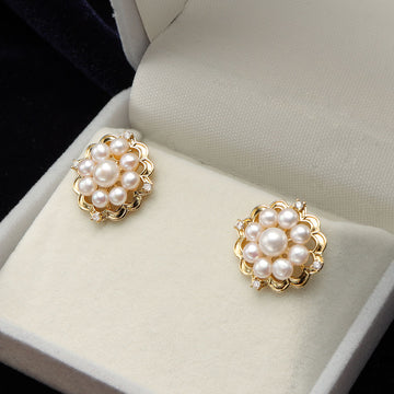 Vintage pearl stud earrings.