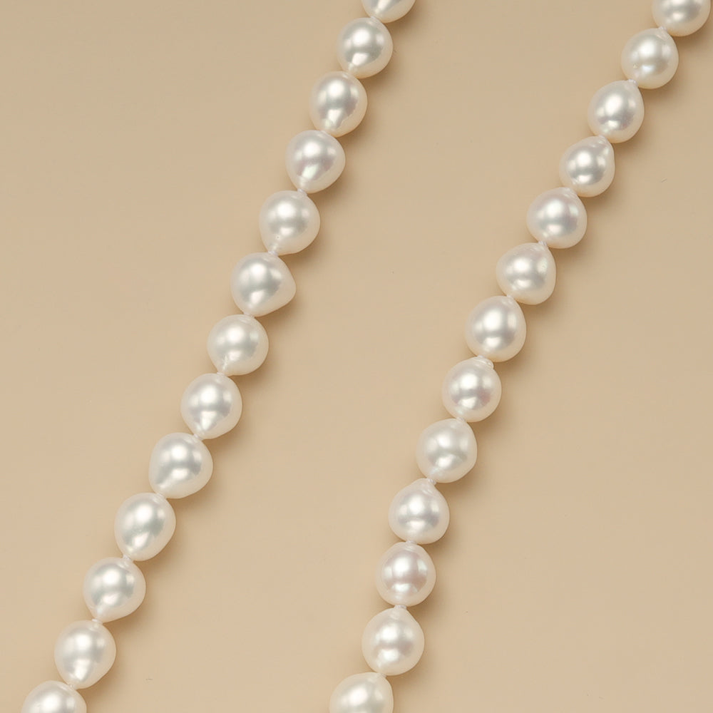 The close shot of white pearl necklace.